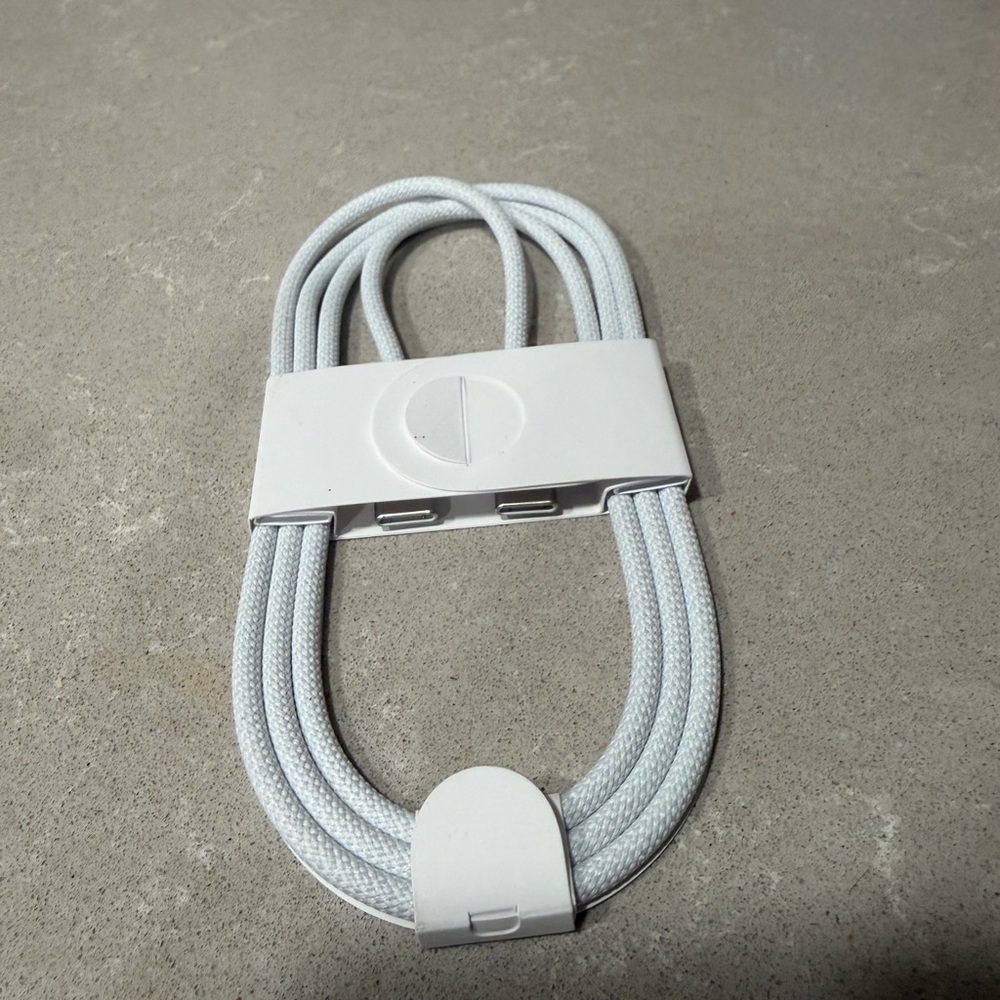 Apple USB-C Braided Nylon Charging & Data Sync Cable White 1m